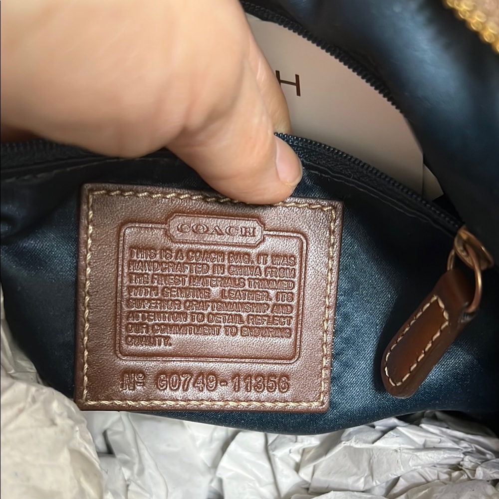Coach Leather Shoulder Bag with Patchwork Design vintage in great condition - Picture 10 of 15